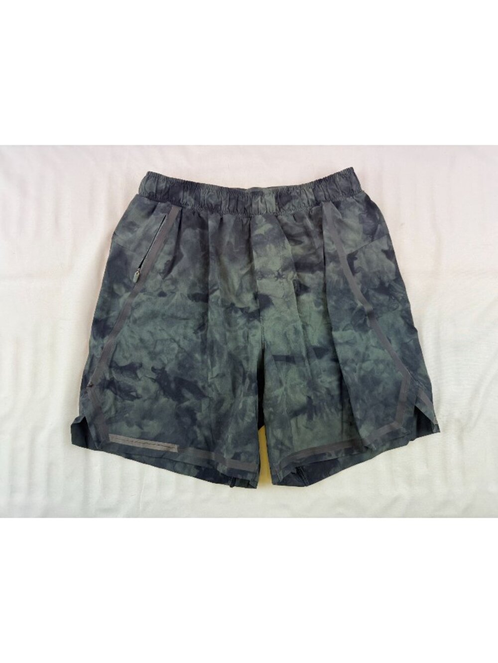 Lululemon Surge Short 6”unlined Men's Size Small Bold Lines Spray Dye Green
